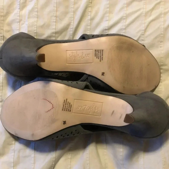 Style and Co cut out booties. 9M Grey faux suede effect - Picture 5 of 5